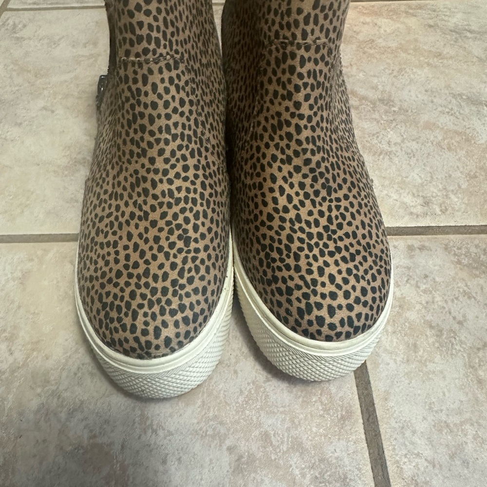 Universal Thread Animal Print Sneakers